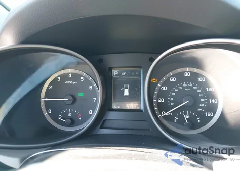 2017 Hyundai Santa Fe Sport 2.4L z USA, uszkodzony, nr VIN 5XYZTDLB2HG428225